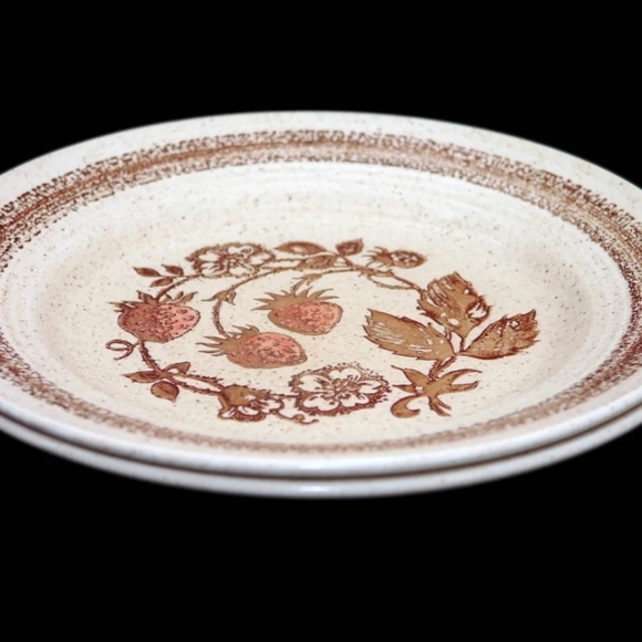 Set of six retro vintage (1970s) Churchill China Wild Strawberry luncheon plate - Picture 2 of 9